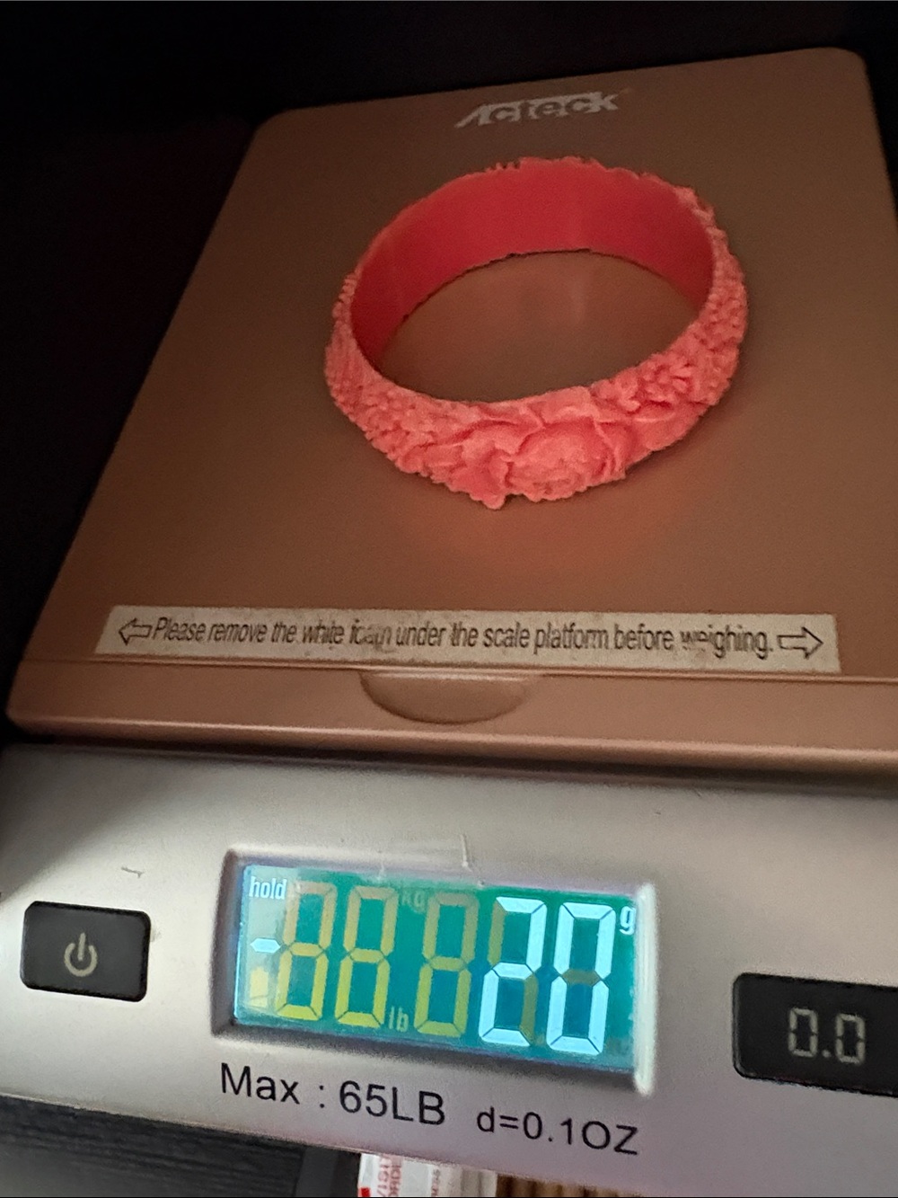 VINTAGE CORAL DETAILED CARVED FLORAL RESIN BANGLE BRACELET - Picture 7 of 8